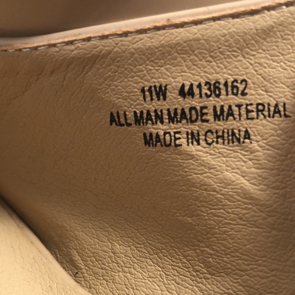 Woman’s comfort fall nude closed toe comfort heels - Picture 11 of 11